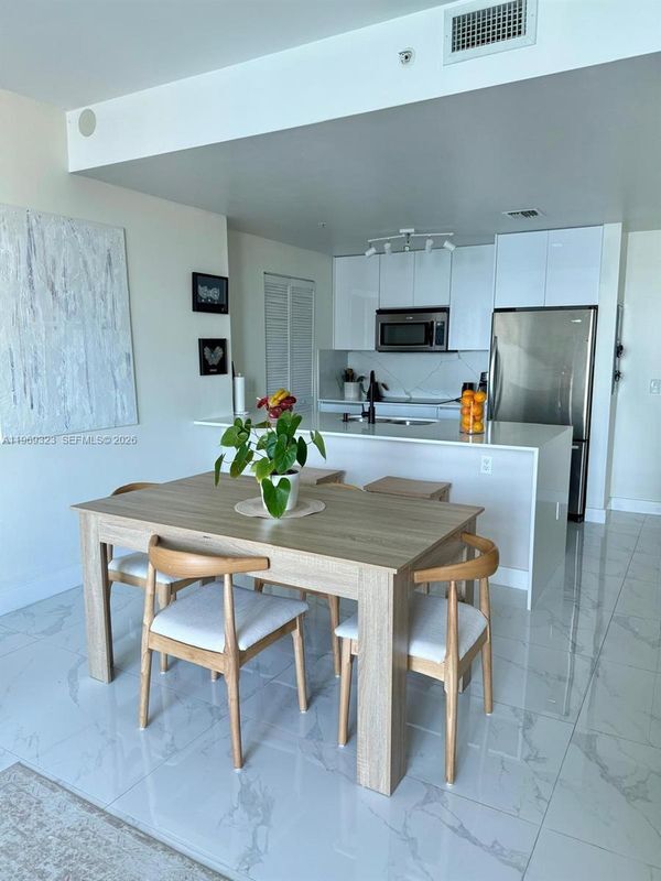 Building Photo - 300 S Biscayne Blvd