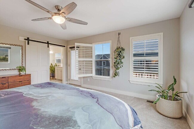 Building Photo - Beautiful mountain views from a Gold Hill Mesa corner lot with a hot tub!