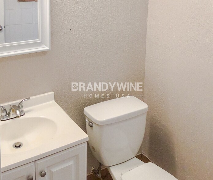 Building Photo - 828 E 145th Ave