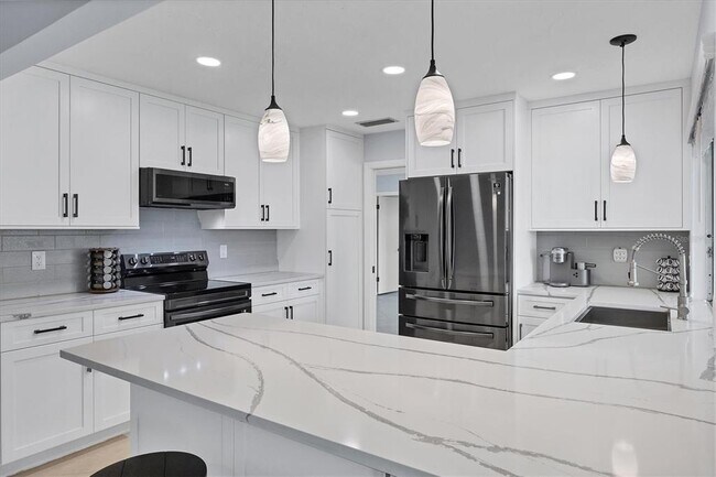 Building Photo - 3313 Pembrook Dr
