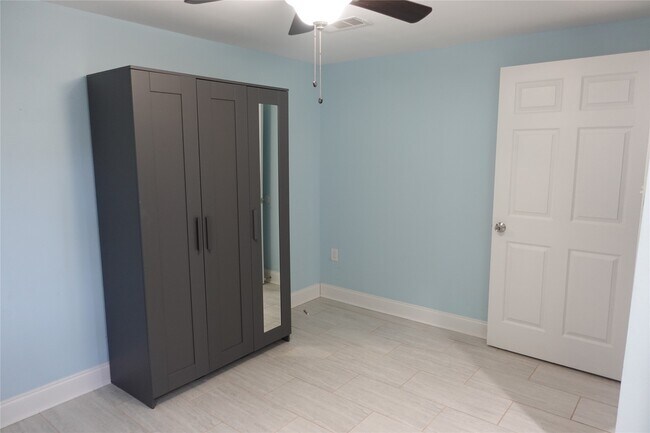 Building Photo - 1102 Winnie St