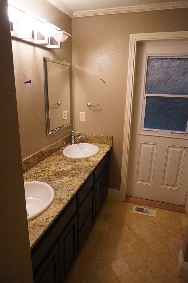 Building Photo - 24002 NE 120th Ct