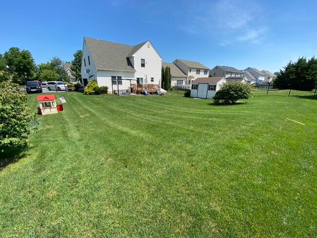 Building Photo - 30 Millbrook Court