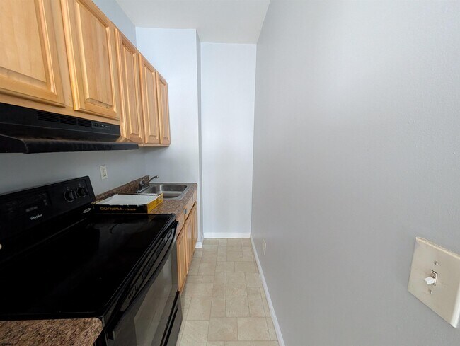 Building Photo - 12 N Iowa Ave