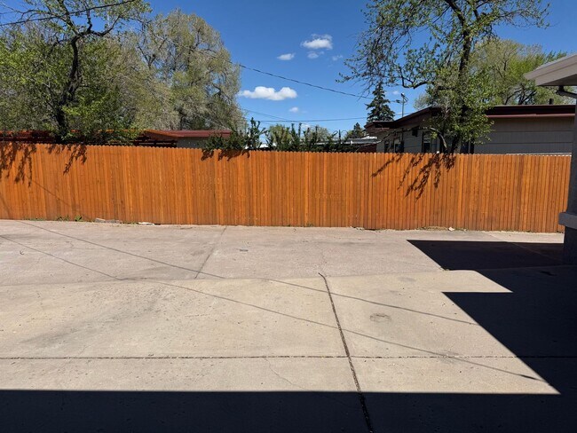 Building Photo - Near the heart of downtown 3 bedroom, 2 ba...