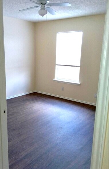 Building Photo - 7644 Windsor Oaks