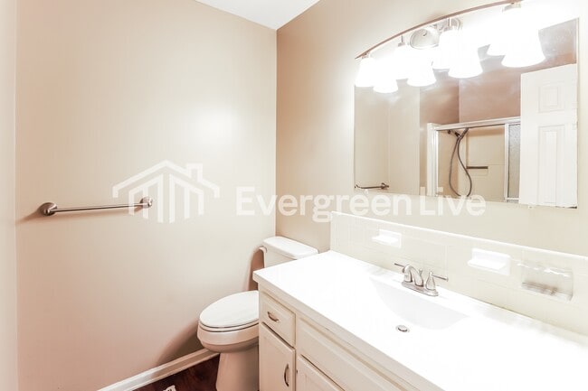 Building Photo - 1221 Milwaukee St