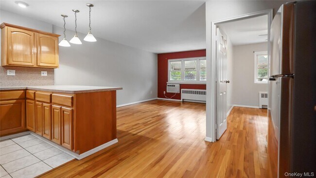 Building Photo - 3610 Baychester Ave