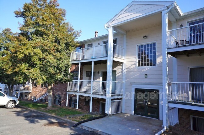 Primary Photo - 830 Runnel Ct