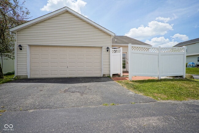 Building Photo - 952 Helston Ave