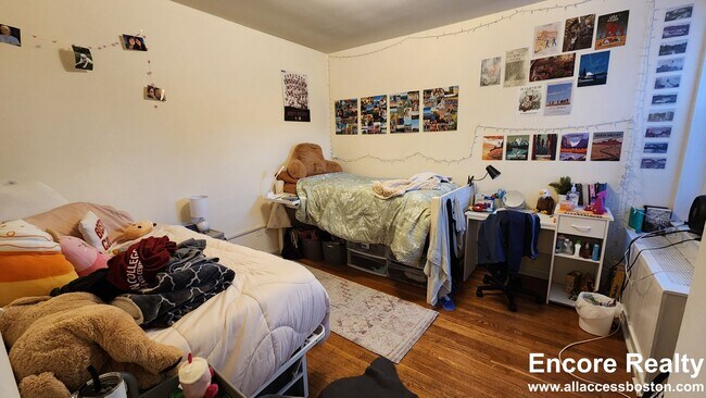 Building Photo - 1999 Commonwealth Ave