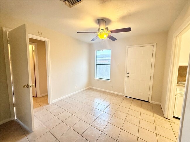 Building Photo - 8915 Emnora Ln