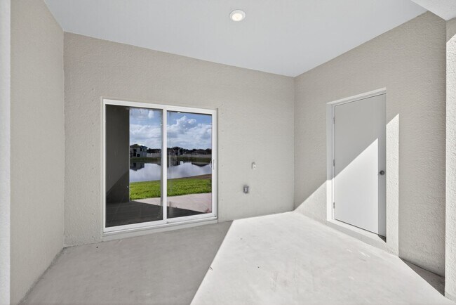 Building Photo - New 3 Bed Townhouse!