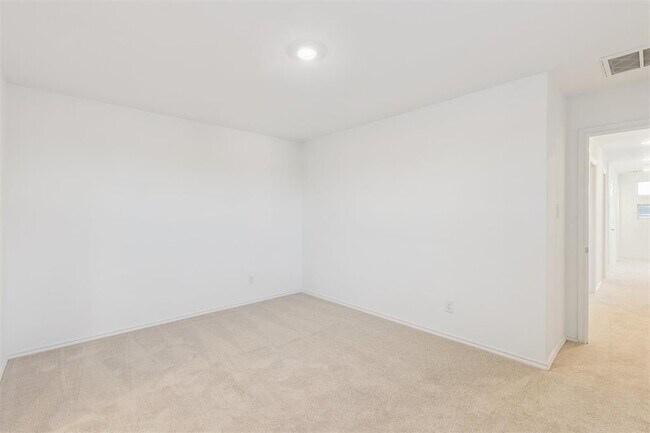 Building Photo - 14910 Parkway Center Ave