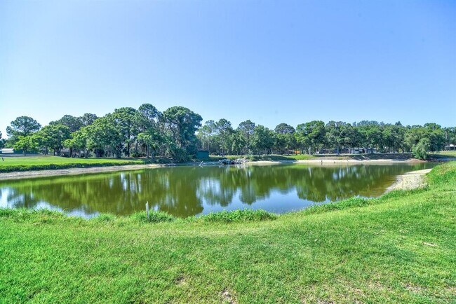 Building Photo - 900 Cove Cay Dr