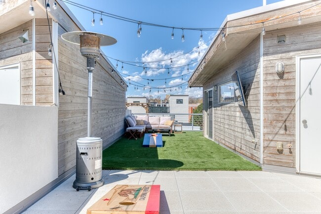 Building Photo - 2103 W 32nd Ave