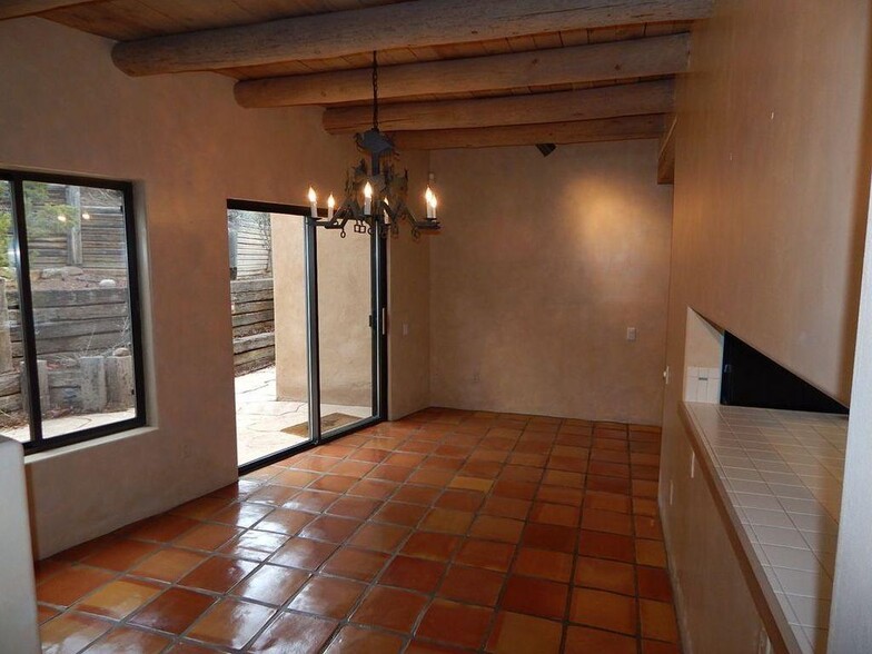 Building Photo - 1005 Calle Dorthia