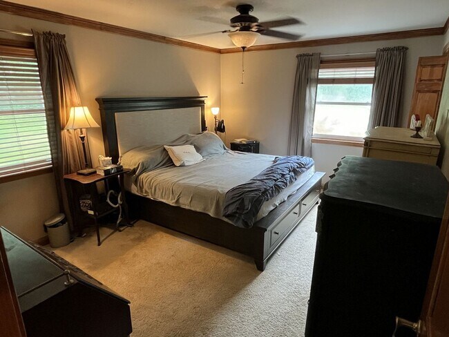 Building Photo - 4 Bedroom Homestead on 3 acres near Harris...