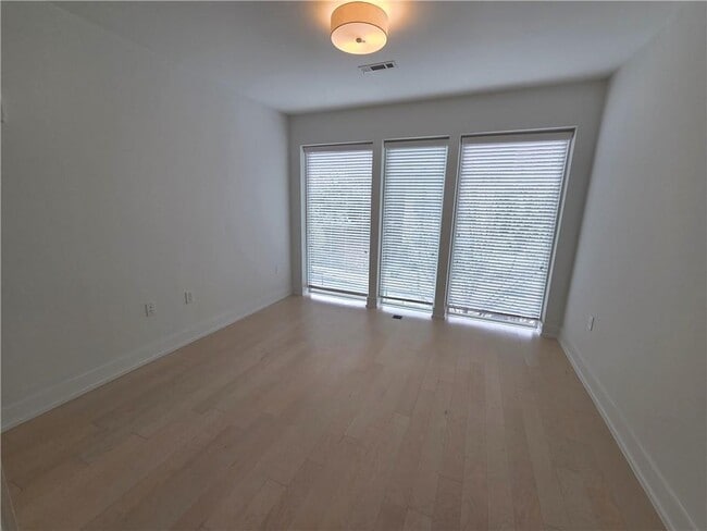 Building Photo - 775 Juniper St NE