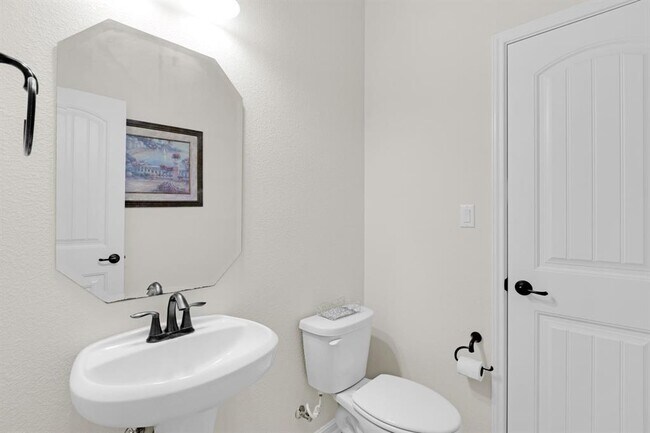 Building Photo - 687 Ledge Stone Dr