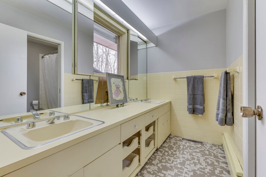 Building Photo - 111 McClellan Rd