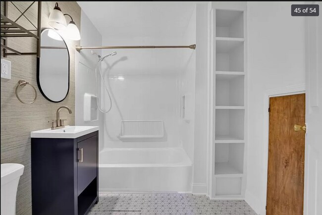 Building Photo - Renovated - 3 Bedroom Duplex