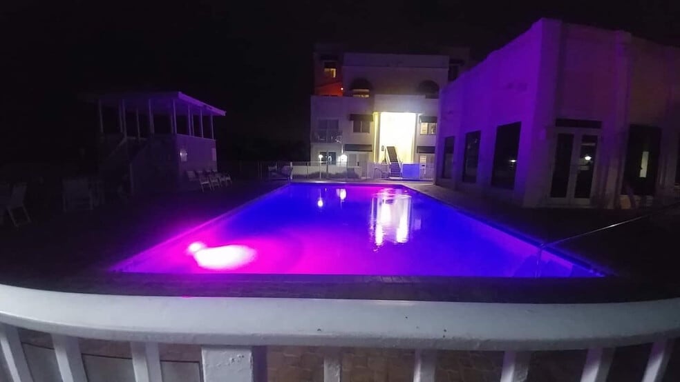 Building Photo - 8600 Ridgewood Ave