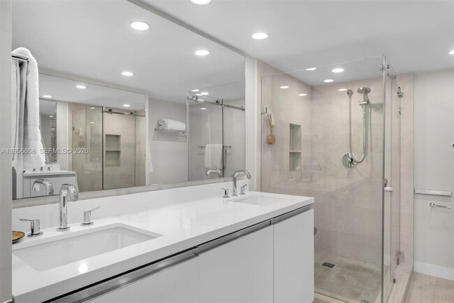 Building Photo - 1900 Sunset Harbour Dr