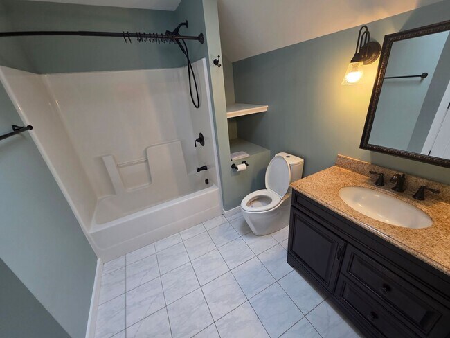 Building Photo - Luxurious 3-Bedroom Home in Poughquag, NY