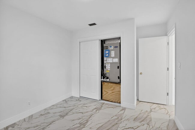 Building Photo - 5731 NE 17th Terrace