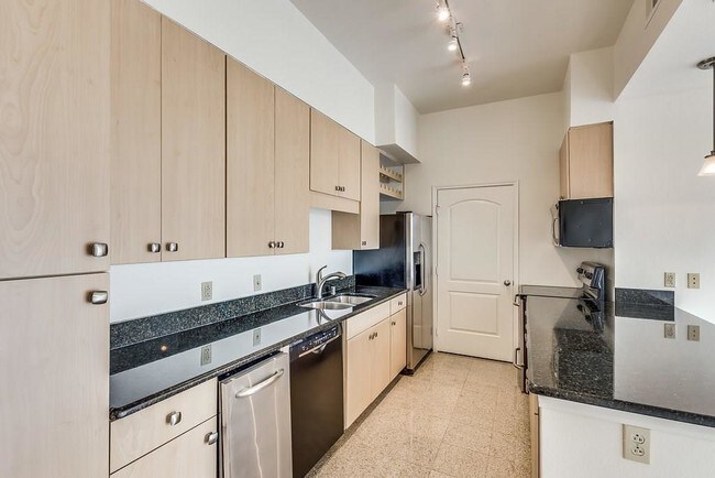 Building Photo - 3225 Turtle Creek Blvd
