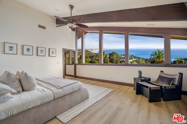 Building Photo - 620 Resolano Dr