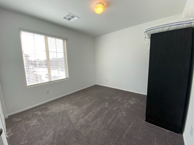 Building Photo - Gorgeous Home in Gated Community!