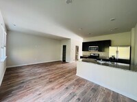 Building Photo - Townhome in Northeastern School District!