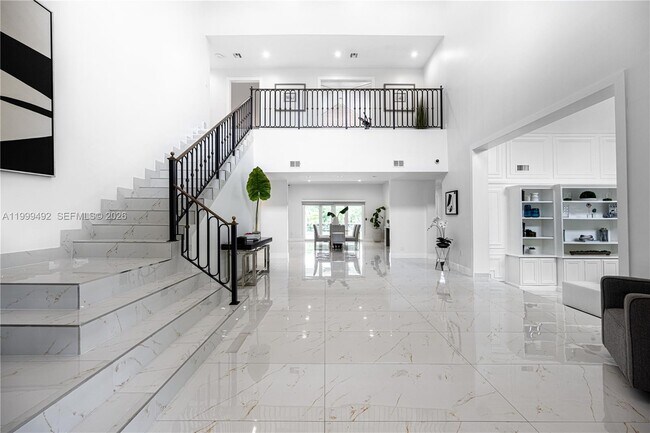 Building Photo - 7125 Los Pinos Blvd