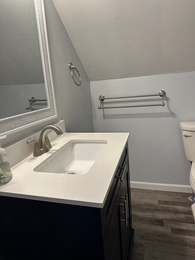 Building Photo - 1629 Kingston Rd