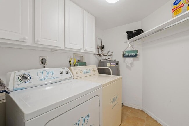 Building Photo - 950 Lavers Cir