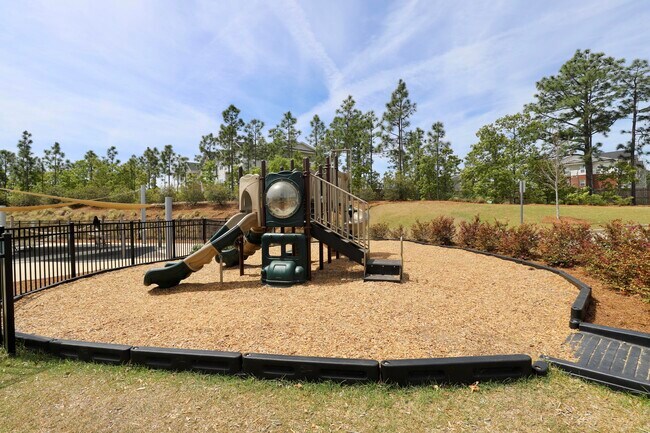 Building Photo - 1052 Ashcroft Cir