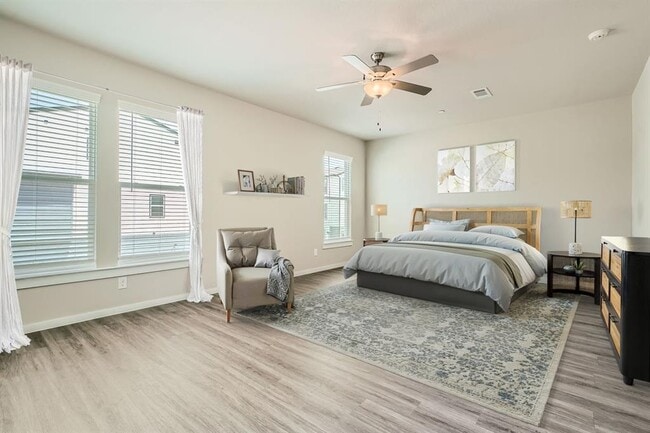 Building Photo - 430 S Centro Cir