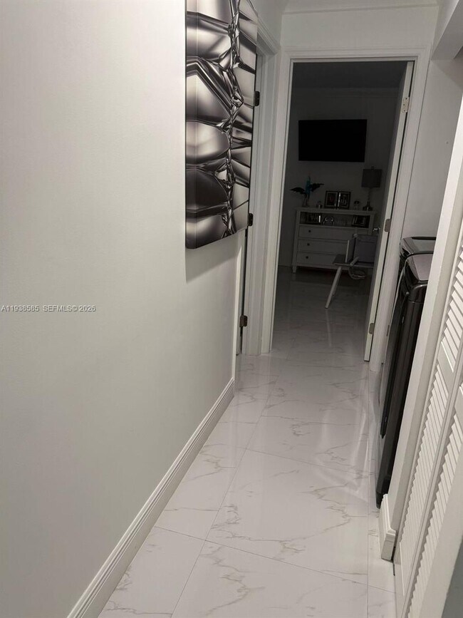 Building Photo - 2837 W 75th St