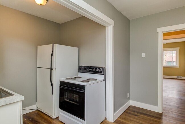 Building Photo - 2319 7th Ave