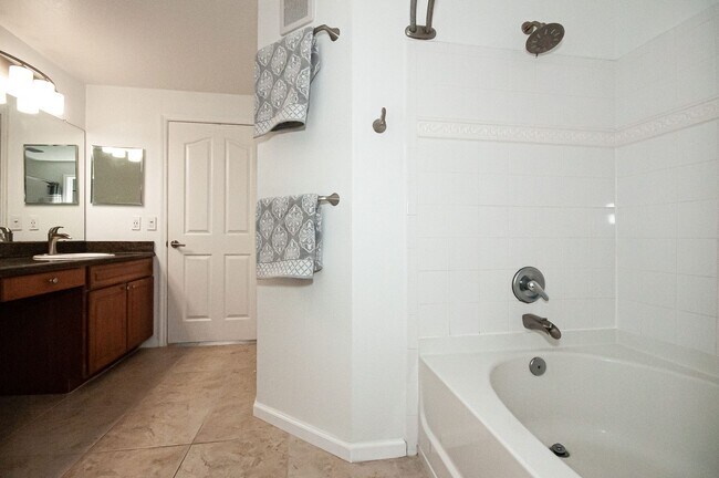 Building Photo - 12980 Positano Cir