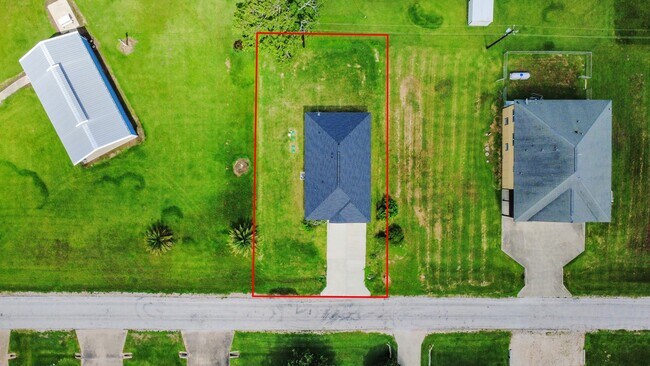 Building Photo - 1105 W Bayshore Dr