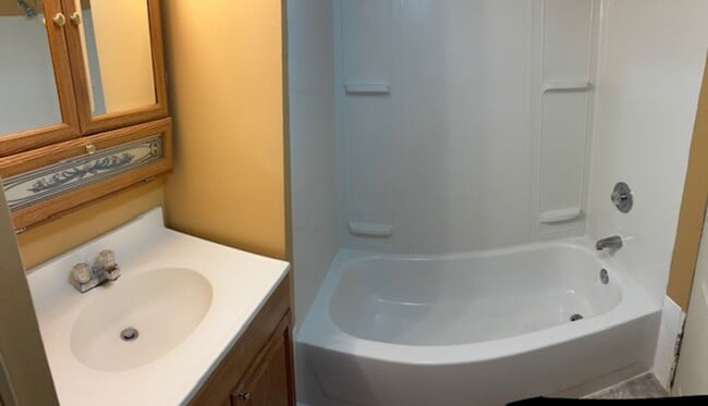 Building Photo - $1,950 / - 1800ft2 - 4BR, 2BA Cute North side house #1511  (6003 N Belt, Spokane Wa. 99205