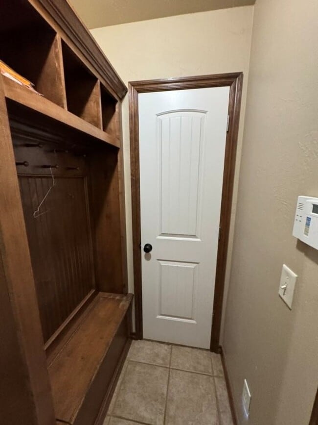 Building Photo - 3 bed, 2 bath, 2 car storm shelter in Yuko...