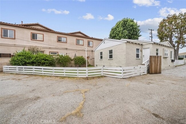 Building Photo - 2214 Rockefeller Ln