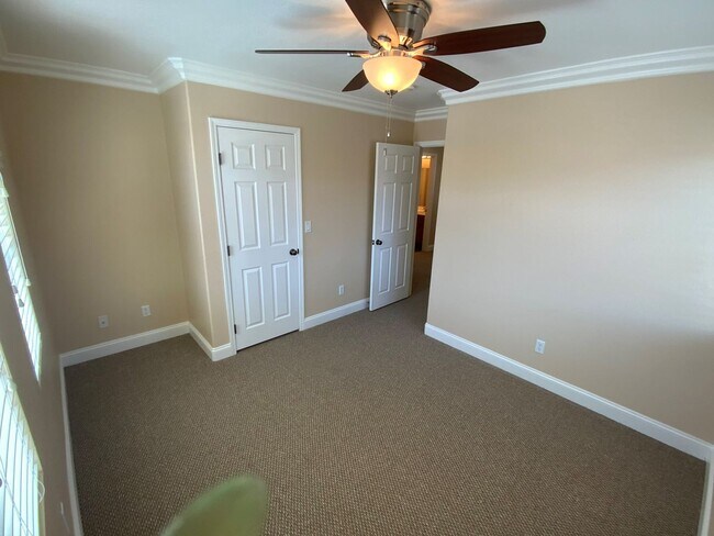 Building Photo - SUPER UPGRADED 3BD/2.5BA HOME W/ POOL/SPA!!