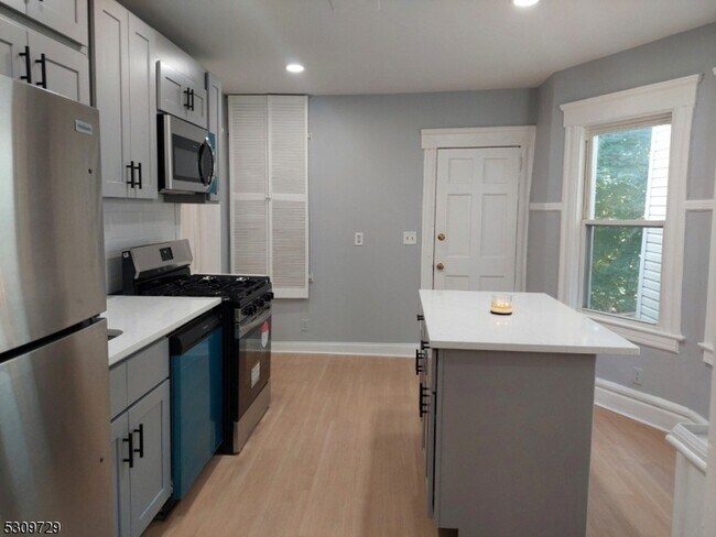 Building Photo - 138 Watchung Ave