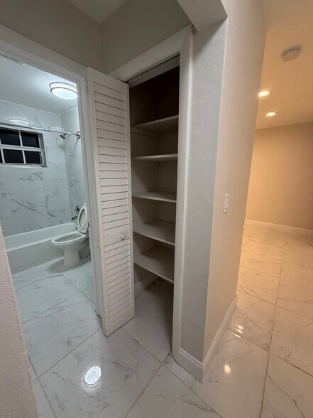 Building Photo - 815 SW 5th Ct