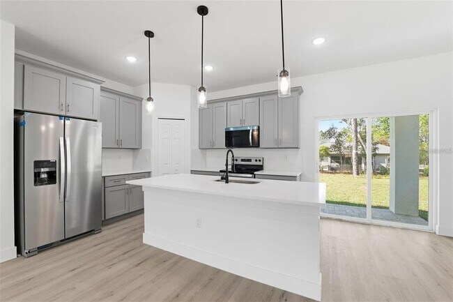 Building Photo - 2275 W Linden Dr